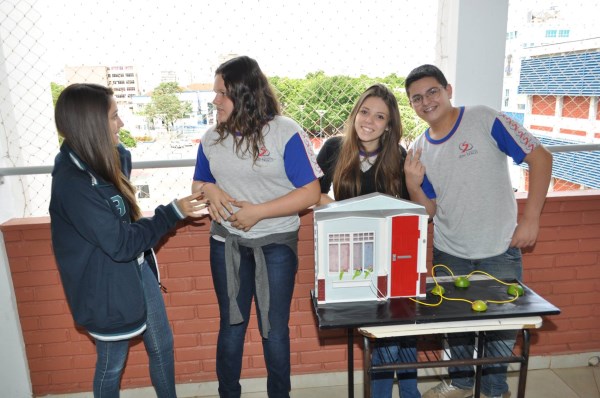 9º anos realizam experiências