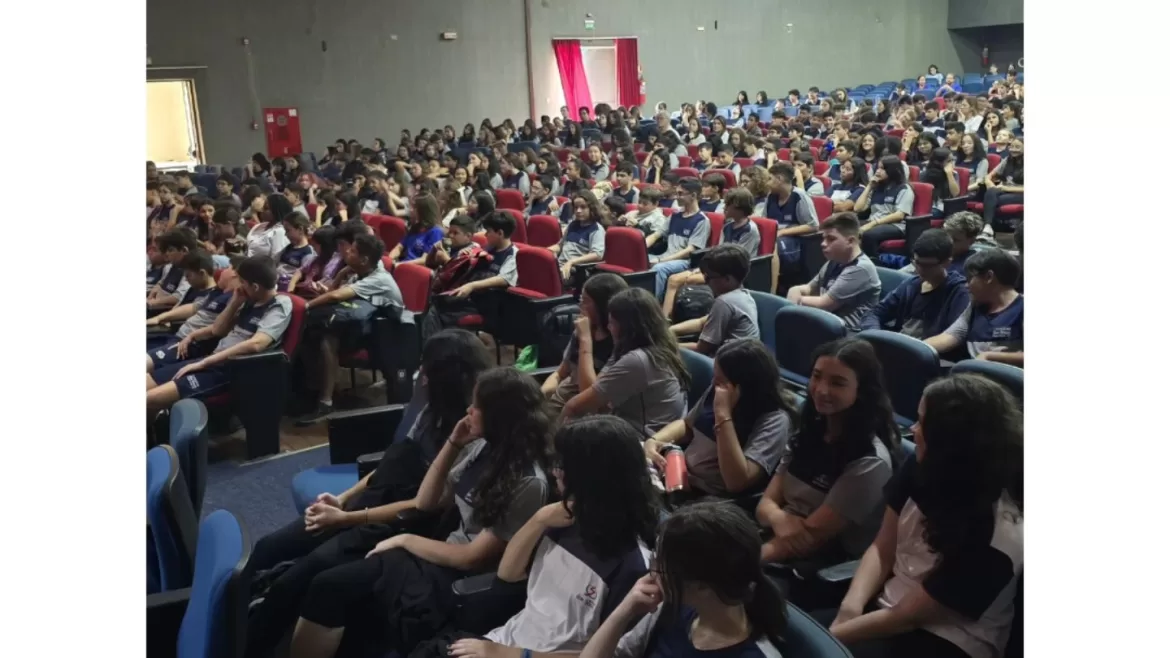 Palestra sobre o uso das telas