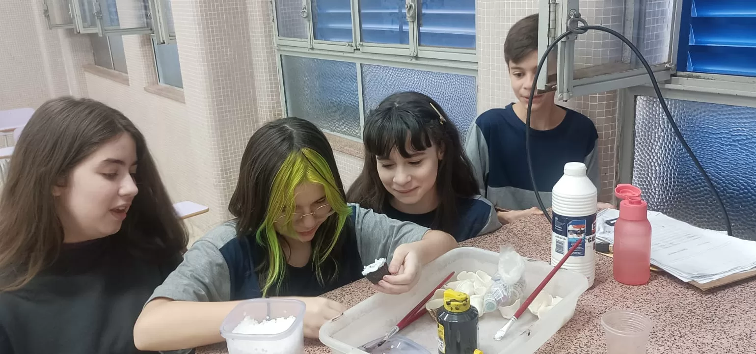 6° ano A e B constroem fósseis