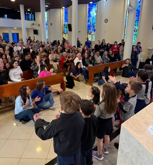 Amor que atravessa gerações: Colégio Dom Bosco celebra Dia dos Avós
