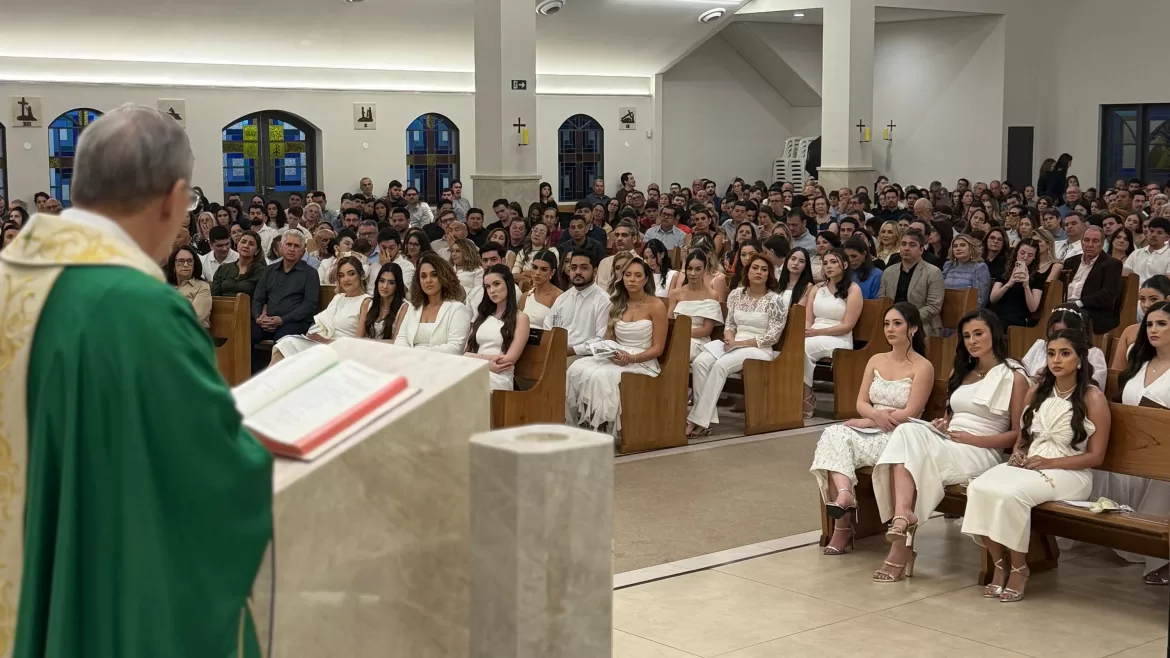 Padre Luigi Favero preside Missa de Formatura do curso de Medicina da Uniderp