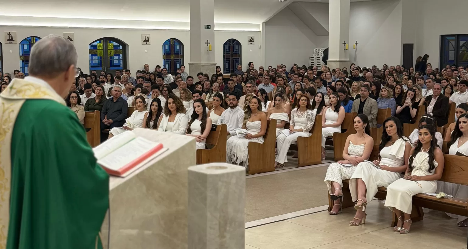 Padre Luigi Favero preside Missa de Formatura do curso de Medicina da Uniderp