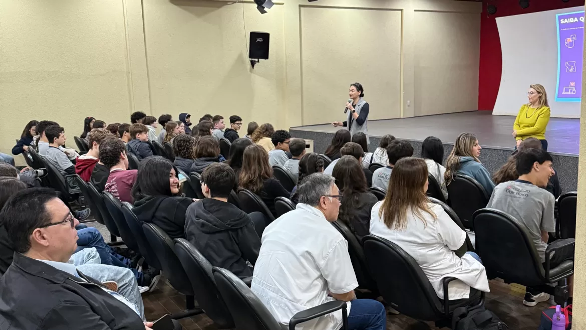 “Você merece um amor leve”: Palestra do MPMS alerta alunos do 9º ano e Ensino Médio sobre relacionamentos abusivos e violência doméstica