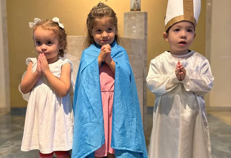 Santos, Anjos e Nossa Senhora tomam lugar de bruxas e fantasmas no Colégio Dom Bosco